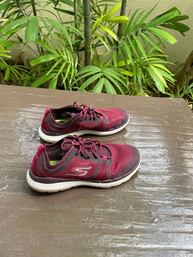 Authentic Skechers Geo Flex Goga max for ladies. Size US 10 UK 7 EU 40 CM 27. In good condition. Women s Fashion Footwear Sneakers on Carousell