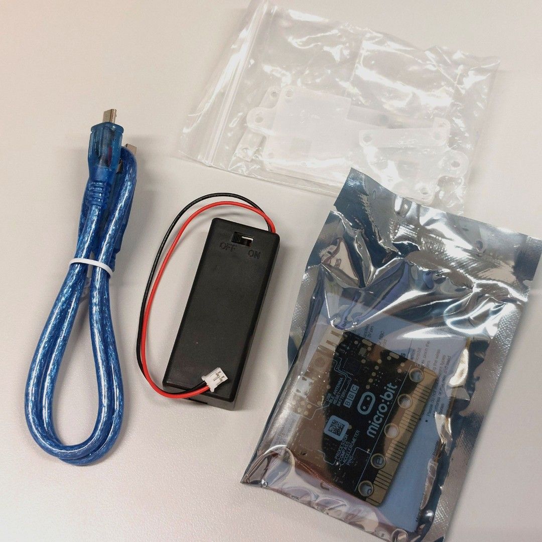 BBC micro:bit （分類：其他）位於 Hong Kong。 由 shop_kaze 提交（商品編號 1316356932，圖片 1）。簡介： BBC micro:bit 主板未開封 連同透明保護殼 #micro bit #with Protective Case。