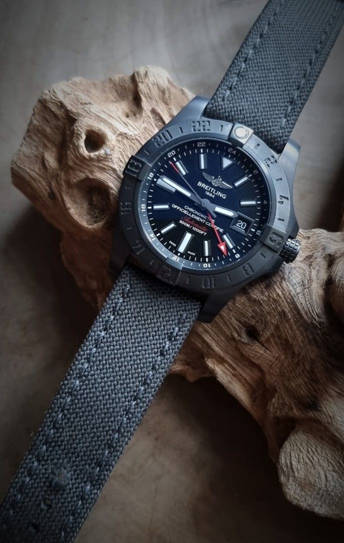 Breitling Avenger 2 GMT volcano Luxury Watches on Carousell