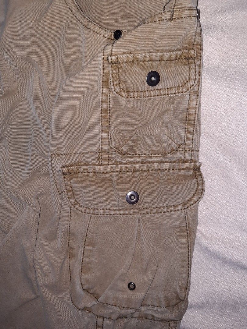Buzz Rickson Cargo Pants (Category: Trousers) located in Santo Tomas. Submitted by monicasebastian_0520 (Listing ID 1325894087, Image 3). Description: Buzz Rickson Cargo Pants Actual waist 38 Baggy Fit Off Legit Verygood Condition Just 🅿️ Ⓜ️ if INTERESTED Price 1300+sf.