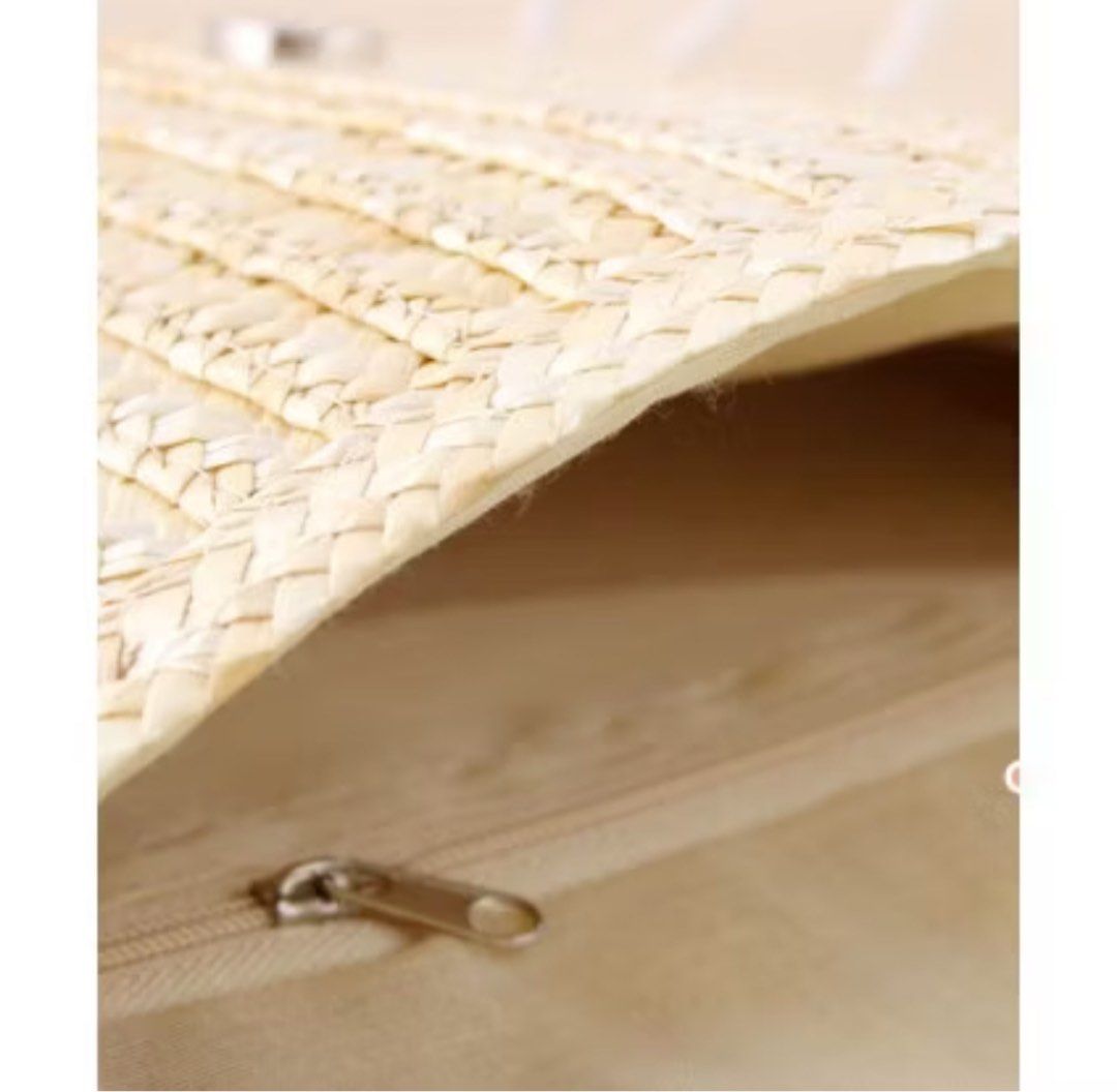 Cat Rattan Bag (Category: Beach Bags) located in Pasay City. Submitted by archangel21 (Listing ID 1325950265, Image 2). Description: .