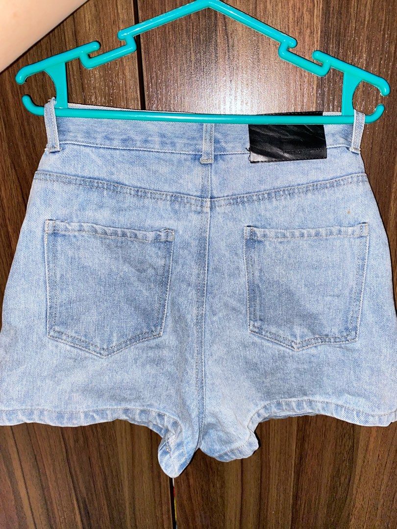 Denim Skort / Skirt (Category: Skirts) located in Manila. Submitted by _ayish21 (Listing ID 1325933261, Image 2). Description: size 25.