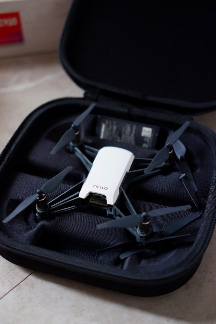 DRONE + ZHIYUN SMOOTH 4 GIMBAL (Category: Drones) located in Meycauayan. Submitted by balannie (Listing ID 1325886847, Image 2). Description: For Sale! Tello Drone with battery + case (black) ZHIYUN Smooth 4 Gimbal (original) Complete with box Package - ₱5,700 Drone only - ₱4,300 Gimbal only - ₱ 1,500.