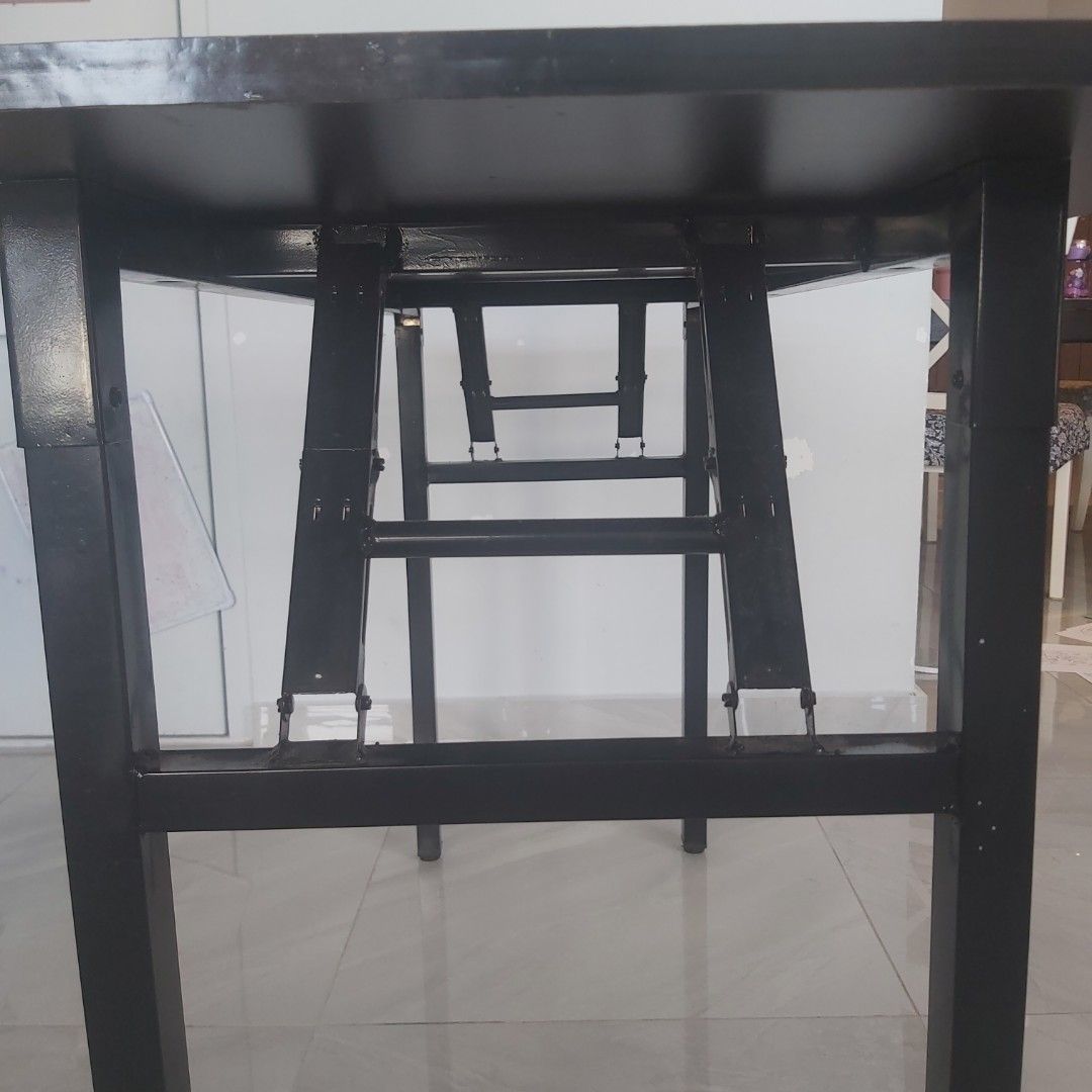 Foldable Table (Category: Tables & Sets) located in Singapore. Submitted by randylee2015 (Listing ID 1325875110, Image 3). Description: Please come and self collect at Block 22 Ghim Moh Link..