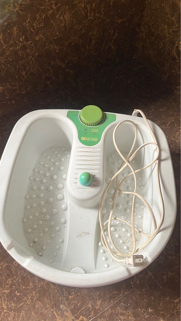 Foot spa (Category: Massage Devices) located in Quezon City. Submitted by amagenie (Listing ID 1325804469, Image 2). Description: Foot spa massager Decluttering.