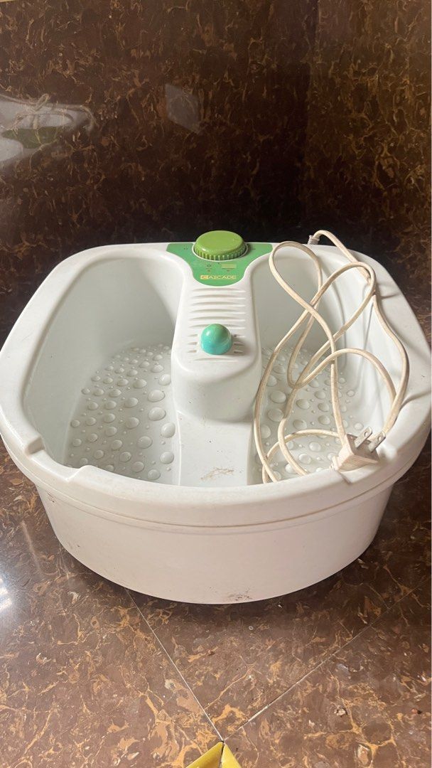 Foot spa (Category: Massage Devices) located in Quezon City. Submitted by amagenie (Listing ID 1325804469, Image 3). Description: Foot spa massager Decluttering.