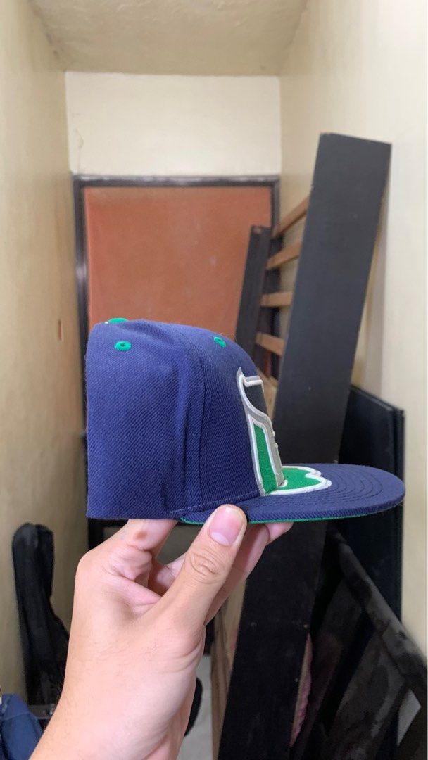 Hartford Whalers Snapback Excellent condition Men s Fashion Watches Accessories Caps Hats on Carousell