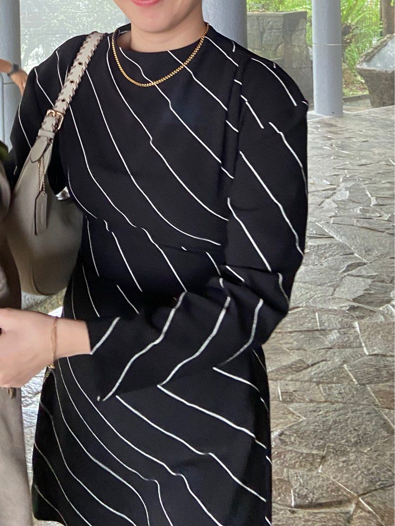 H&M Black Stripe Dress (Category: Dresses) located in Muntinlupa City. Submitted by bbb.mnl (Listing ID 1325906460, Image 3). Description: Original price: 1,690!!! Used only ONCE — attended a wedding. Super pretty, chic, and flattering!! Size XS. Has a nice detail in the waist area. May ask for more photos!! 💖.