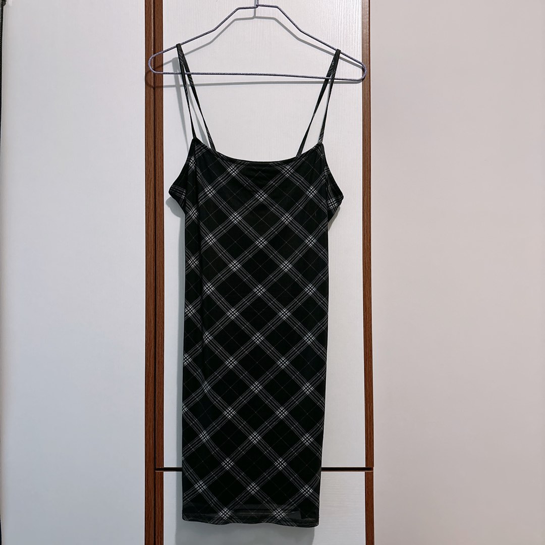 embroidered midi dress Kaidi Embroidered Midi Dress