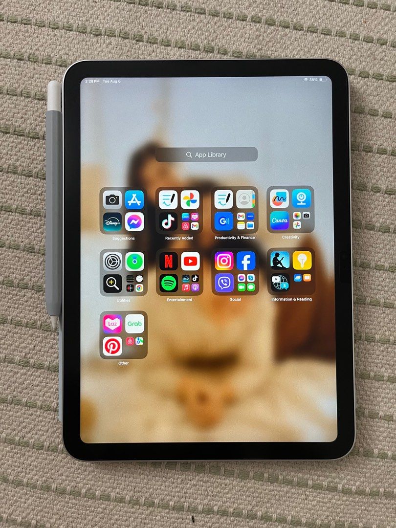 Ipad 10 256gb silver with apple pencil (Category: iPad) located in Mandaluyong City. Submitted by miktiu (Listing ID 1325816965, Image 1). Description: Ipad 10gb silver 256gb Location: pick up sta mesa manila or sm pasig Comes with apple pencil USB-C with silicon case Paperlike screen protector RFS: Not using anymore Free 2 cases With box both ipad and pencil .