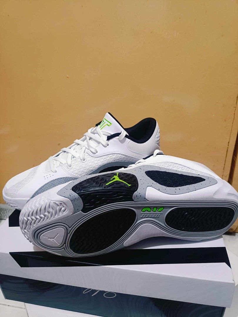 Jayson tatum 2 (Category: Activewear) located in Quezon City. Submitted by gel028 (Listing ID 1325948647, Image 2). Description: For Sale Jaysum tatum 2 legacy Original Size 10 Brandnew (sinukat ko lang sa mall) Original Price : 7,095 Selling it for 4550 negotiable Bought it @ Nike Trinoma. RFS : Cancel ang Liga namin sa office kaya benta ko nalang. Meet up: Waltermart Edsa Roosevelt or can be shipped via LBC Cash On Pickup or Lalamove payment vi