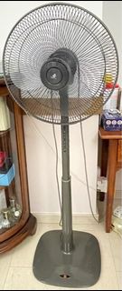 (Category: ) located in . Submitted by koi18 (Listing ID 1325909422, Image 1). Description: .