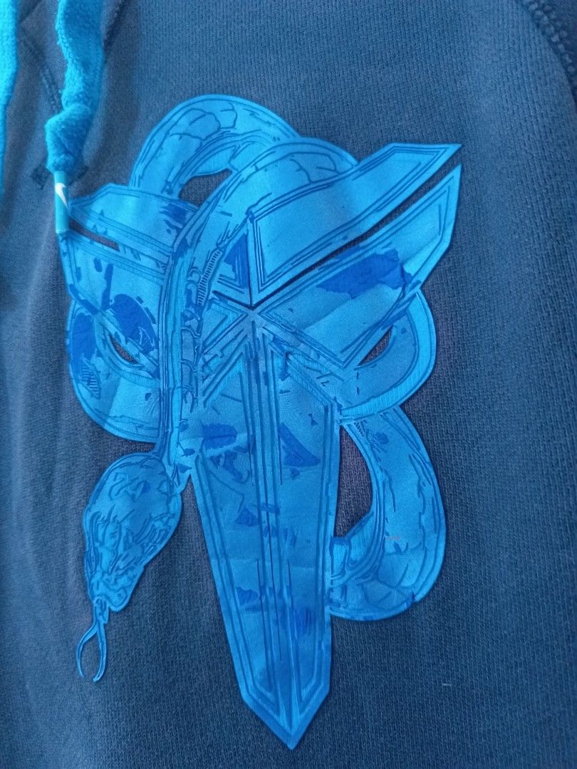 Kobe Hoodie (Category: Activewear) located in Tacurong. Submitted by markisells (Listing ID 1325932216, Image 2). Description: 📌 Please Read before purchasing 📌Issue mini crack prints, lightly faded but still good. 📌 Rubberized Design Medium size: 19.5 x 27.5 JNT SHIPPING NATIONWIDE.