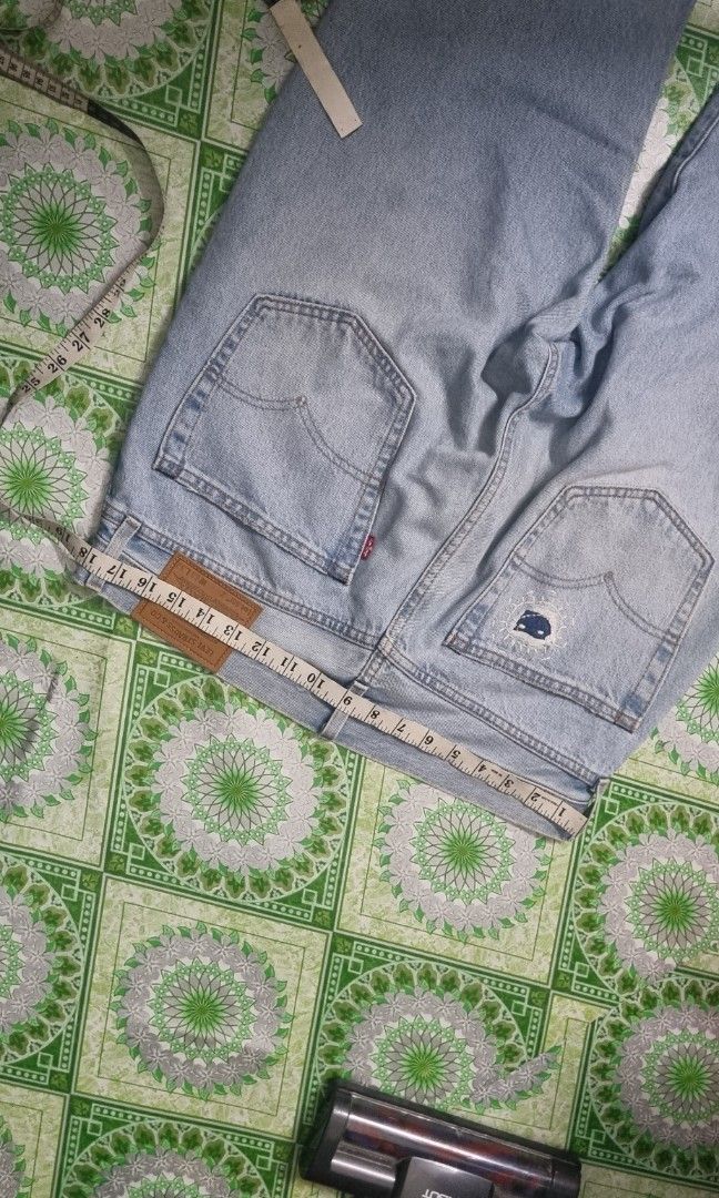 Levis big e (Category: Jeans) located in Raub. Submitted by timtemplepilot (Listing ID 1325943406, Image 3). Description: levis big e condition patches asal kaler asal 9/10 pinggang 36 labuh 42.