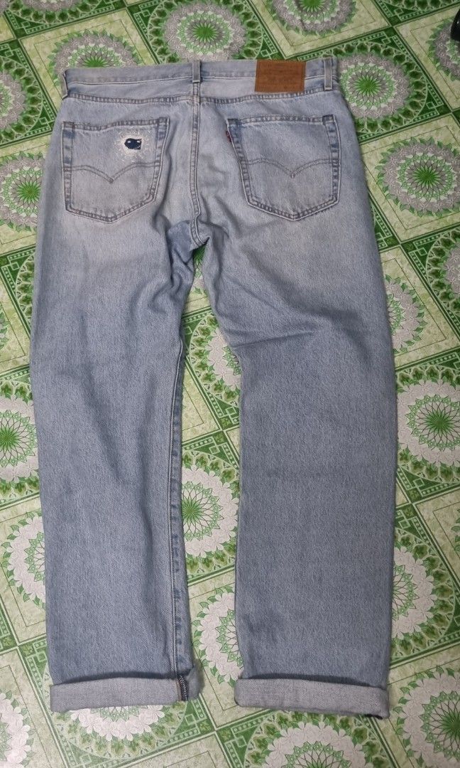Levis big e (Category: Jeans) located in Raub. Submitted by timtemplepilot (Listing ID 1325943406, Image 2). Description: levis big e condition patches asal kaler asal 9/10 pinggang 36 labuh 42.