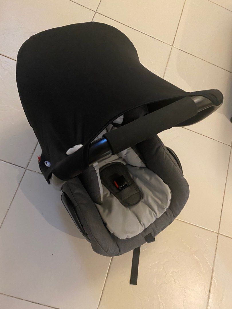 Looping Squizz 3 Car Seat/Carrier with Adapter (Category: Car Seats) located in Bacoor. Submitted by _bybianx (Listing ID 1325942257, Image 3). Description: Preloved Looping Squizz 3 car seat, with minor flaws (please see photos). RFS: outgrown & decluttering For lalamove pick-up only 📍Bacoor, Cavite.