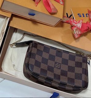 (Category: ) located in . Submitted by happinesscanbebought (Listing ID 1325934627, Image 1). Description: .