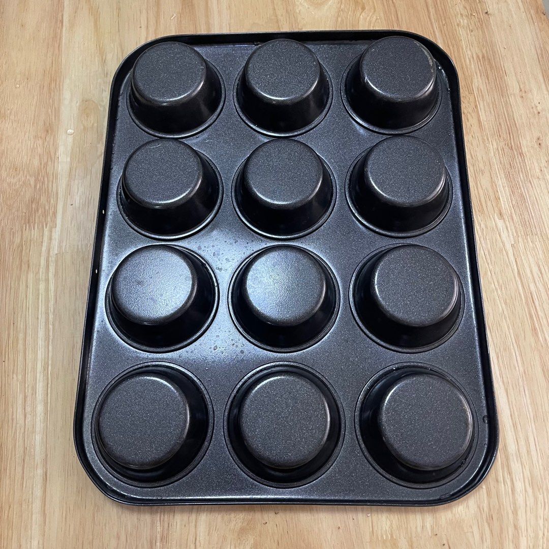 Non Stick Cupcake Muffin Baking Pan (Category: Bakeware) located in San Jose. Submitted by salt02 (Listing ID 1325811075, Image 2). Description: Lightly used Bought in US .