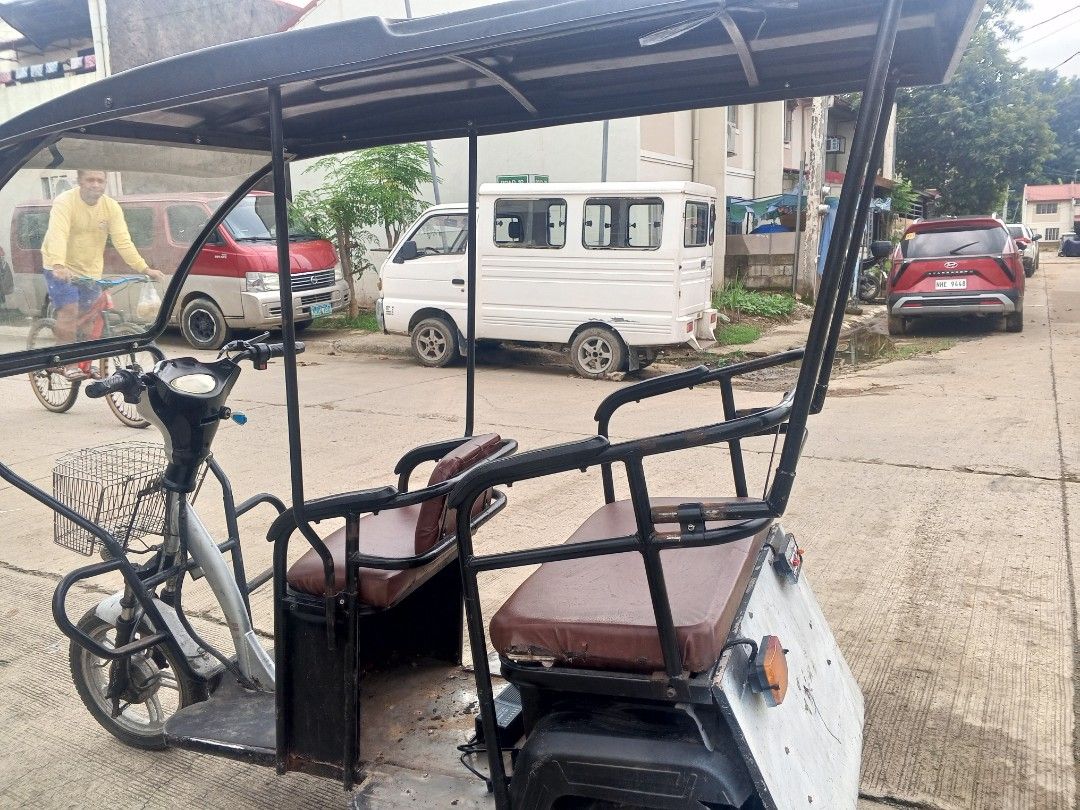 NWOW 3 SEATER EBIKE (Category: Everything Else Others) located in Rodriguez. Submitted by amara0914 (Listing ID 1325825686, Image 2). Description: For Sale 2nd Hand Nwow Ebike Issue: Battery Need Change and some rush Still in Good Condition.