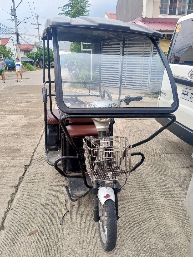 NWOW 3 SEATER EBIKE (Category: Everything Else Others) located in Rodriguez. Submitted by amara0914 (Listing ID 1325825686, Image 1). Description: For Sale 2nd Hand Nwow Ebike Issue: Battery Need Change and some rush Still in Good Condition.