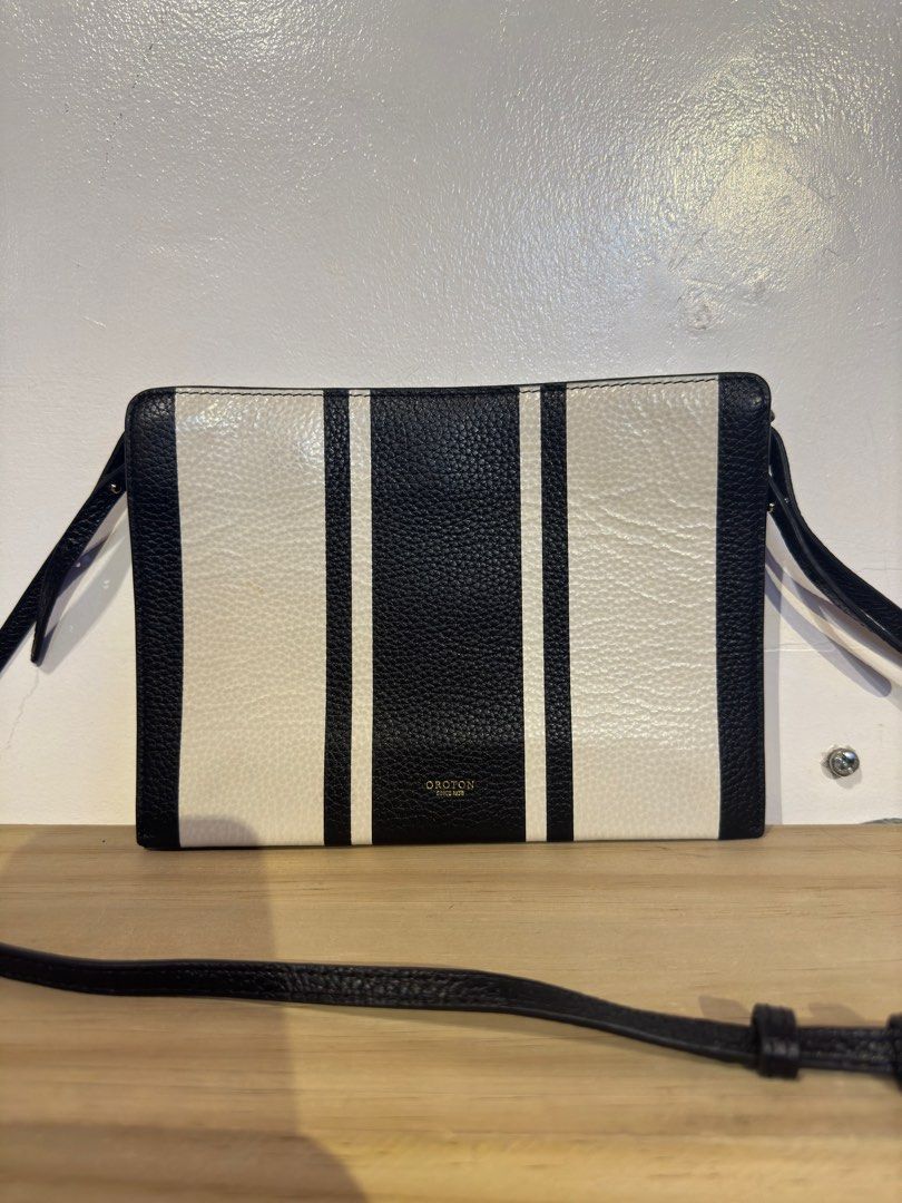 Oroton Anna Crossbody Bag (Category: Luxury Bags & Wallets) located in Pasig City. Submitted by armoire_deluxe (Listing ID 1325857867, Image 2). Description: Pre💕 item. In good condition..