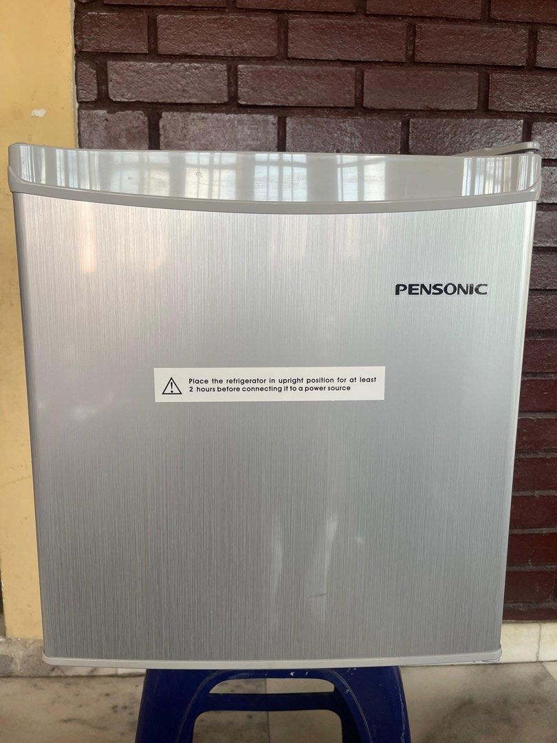Pensonic 45L Mini Bar w Freezer Compartment