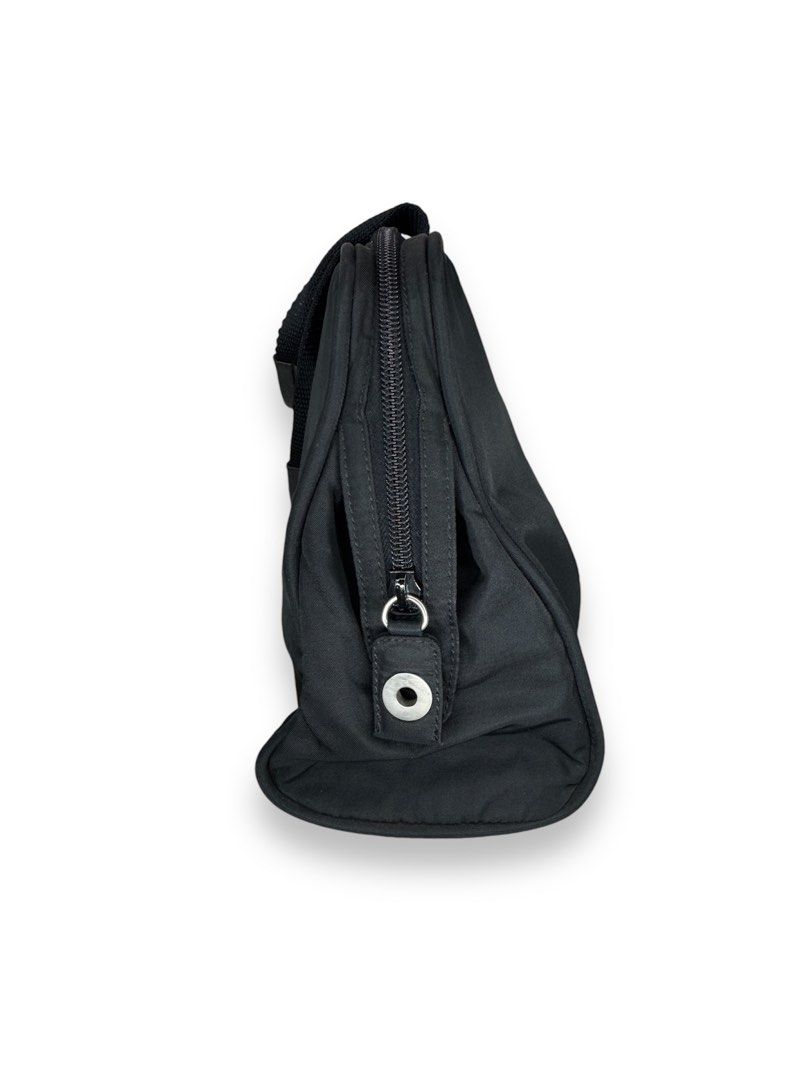 Prada handbag (Category: Luxury Bags & Wallets) located in Manila. Submitted by Qratedph.pieces (Listing ID 1325939360, Image 3). Description: Prada handbag Rank A-AB With key, cards Missing lock button 6.8k.