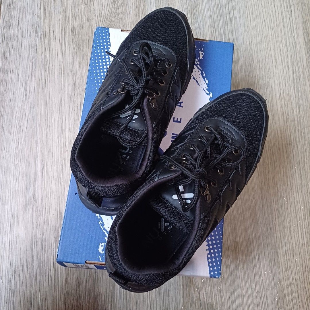 SEPATU SEKOLAH HITAM TALI NUKUS SNEAKERS SIZE 39 Fesyen Wanita Sepatu di Carousell