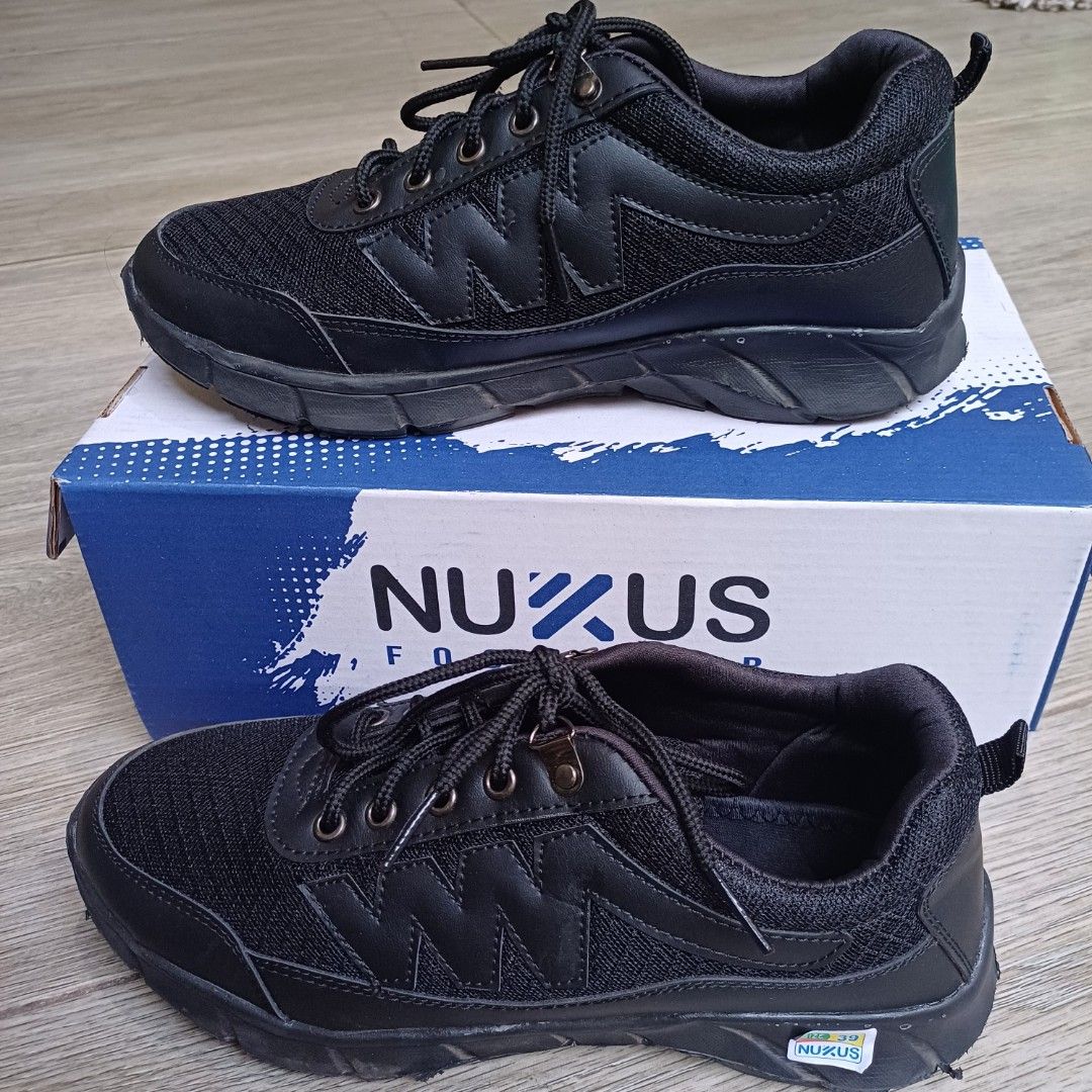 SEPATU SEKOLAH HITAM TALI NUKUS SNEAKERS SIZE 39 Fesyen Wanita Sepatu di Carousell