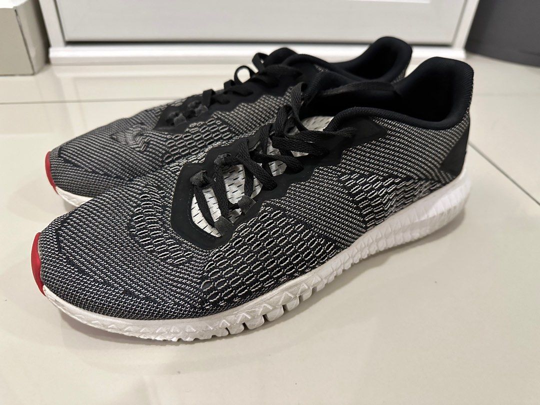 Reebok Flexagon Les Mills Shoes Men s Fashion Footwear Sneakers on Carousell