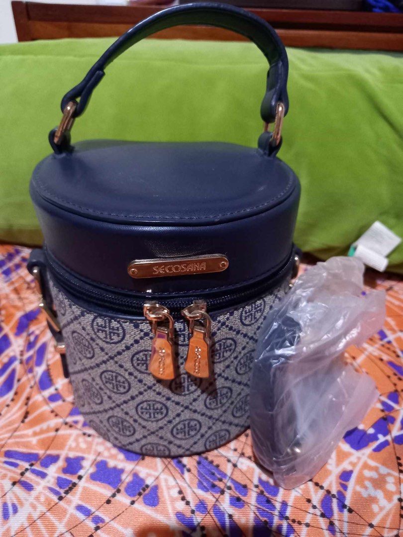 SECOSANA SLING BAG (Category: Announcements) located in Bulacan. Submitted by jendeclutter_ (Listing ID 1325816503, Image 1). Description: MOD: LBC OR LLMOVE MOP: GCASH.