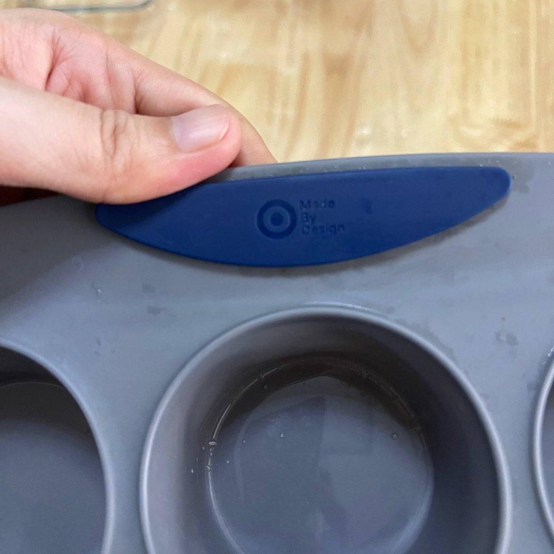 Silicone Cupcake Muffin Baking Pan 12 molds (Category: Bakeware) located in San Jose. Submitted by salt02 (Listing ID 1325811227, Image 3). Description: Lightly used From US .
