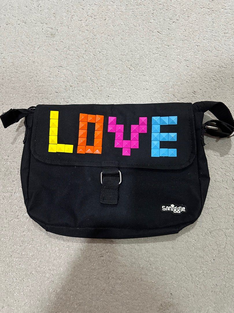 Smiggle sling bag clearance