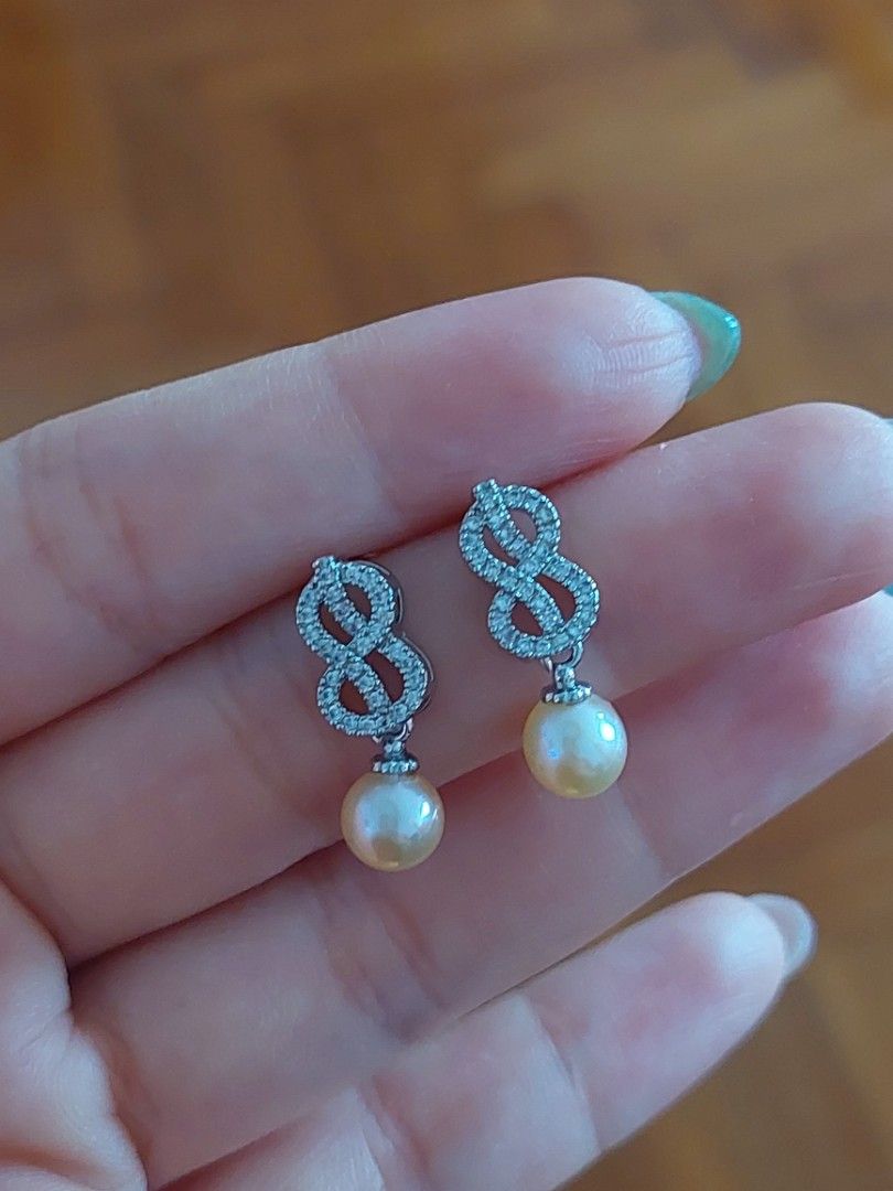 Snake Design Nude Off White Yellow Pearl Earrings