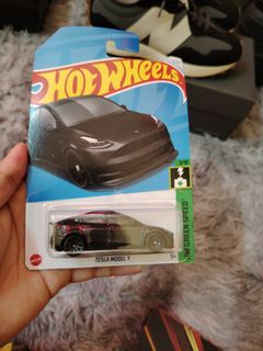 Matchbox 2024 – Tesla Model Y [Metalflake Blue] – Maßstab 3/100, Blaues Modellauto, Sammlerstück Für Große Und Kleine Fans