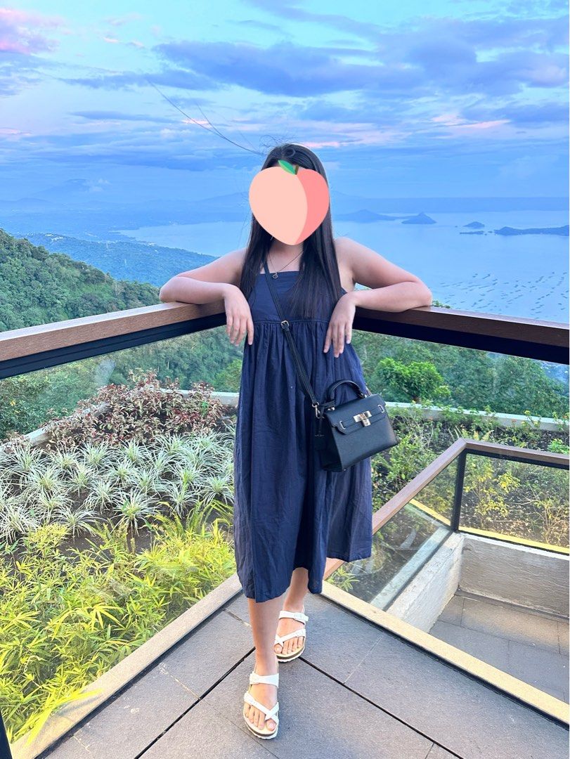 UNIQLO INSPIRED DRESS (Category: Dresses) located in Cavite. Submitted by bey.stuffs (Listing ID 1325931517, Image 2). Description: Dominique and co Uniqlo Inspired Dress. •Avail in Black color🖤 • Fits S-M frames. •Bought it last year pa pero di ko nagamit. • Pic is for reference only.