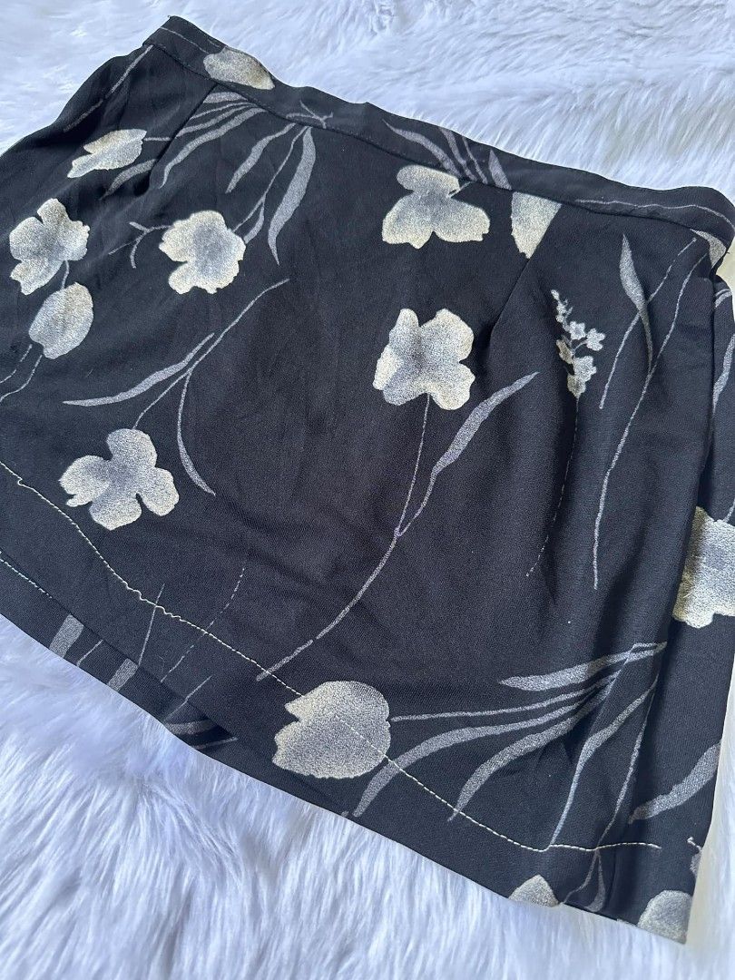 Vintage Black and White Floral Watercolor Graphic Mini Skirt 80s 90s Y2K Women s Fashion Bottoms Skirts on Carousell
