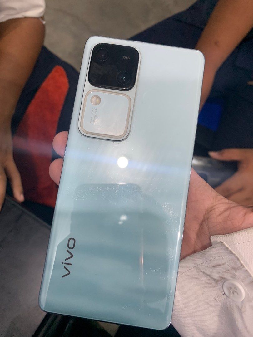 Vivo V30 (Category: Vivo) located in Caloocan City. Submitted by j3ffyman (Listing ID 1325911723, Image 3). Description: Willing to sell my Vivo V30 and add Specification: Snapdragon 7 Gen 3 512GB storage 12GB Ram (expandable to 12gb) Android 14 No issues so far Pass sa puro tanong Pass sa maarte .