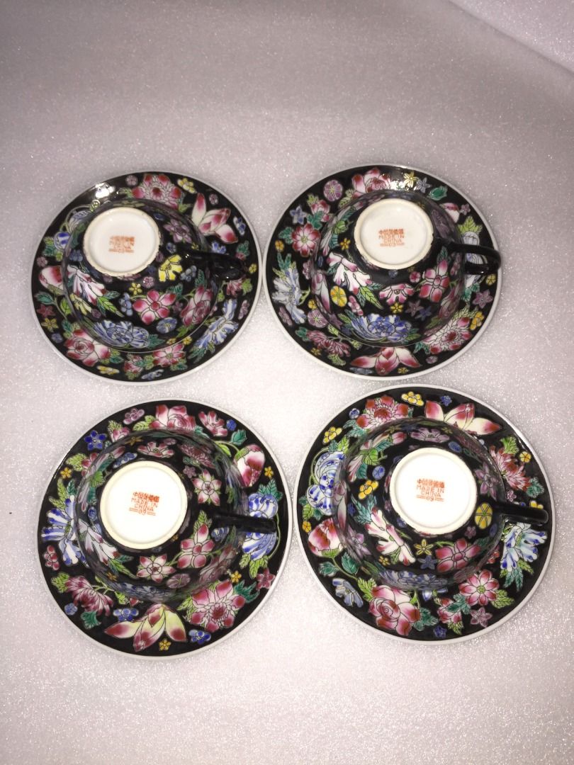 70's 景德鎮墨地粉彩茶杯碟4套8件瓷器。每件底部有中国景德鎮字, 正版