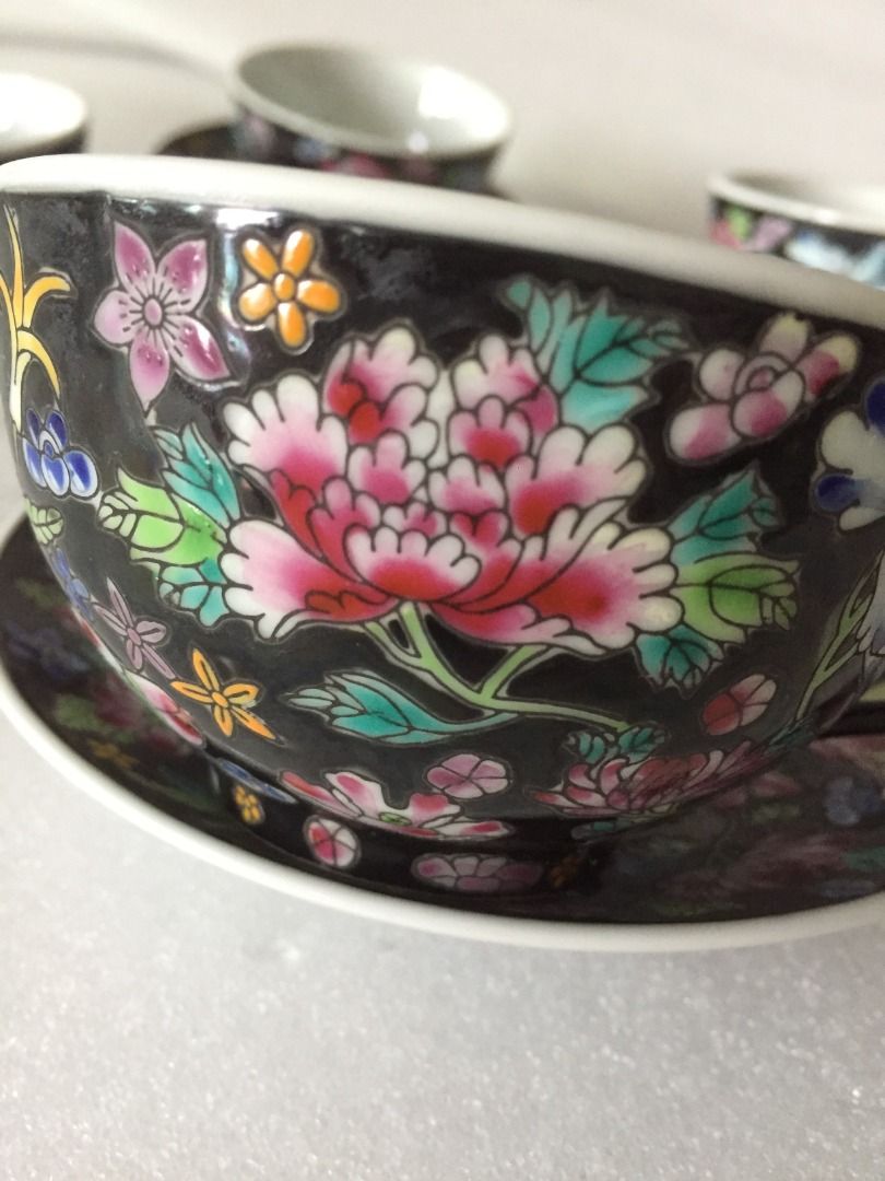 70's 景德鎮墨地粉彩茶杯碟4套8件瓷器。每件底部有中国景德鎮字, 正版