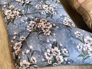 😍 VERY THICK & VERY SOFT & CLEAN 😍
Soft & Fluffy Futon Mattress
Price : 3900

Single size
In VERY good condition