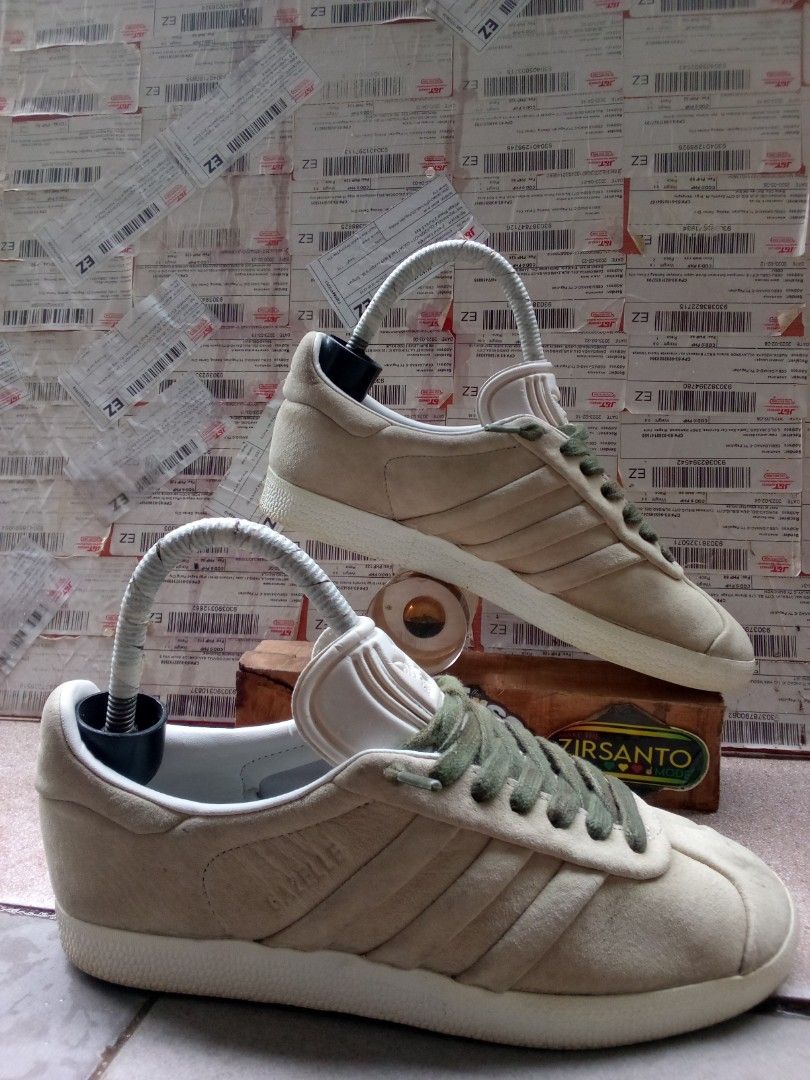 Adidas gazelle stitch and turn women's top