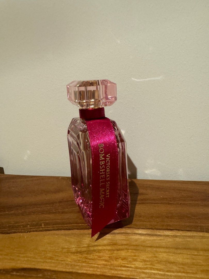 Bombshell magic eau de parfum (Category: Fragrance & Deodorants) located in Singapore. Submitted by onlygoodthingsss (Listing ID 1326129656, Image 3). Description: retail price $109! used less than 5 times, almost full bottle 50ml fragrance type: floral fruity chypre .