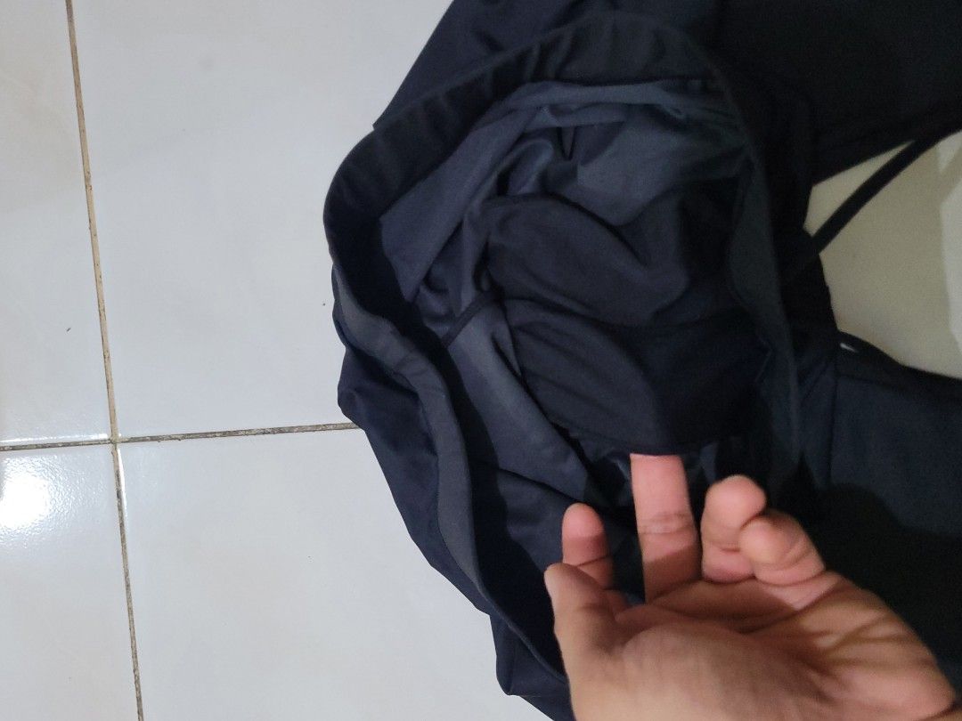 Decathlon UV protection leggings (Category: Activewear) located in Makati City. Submitted by austinjon (Listing ID 1326060609, Image 3). Description: 📣 100% polyester. Original price: PHP 990. SPF 50. https://www.decathlon.ph/p/100-men-s-uv-protection-surfing-leggings-slate-blue-olaian-8805080.html 📏 Measurements (inches) ▫️Length: 36 ▫️Inseam: 28 ▫️Waist: 29-30. RFS: Used once, no longer fits me. Issue/s: None..