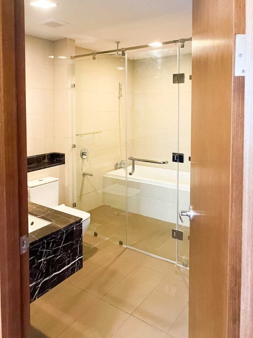 View of Kings Distinction, Elegant High Rise Apartments - Apartments for Rent ...