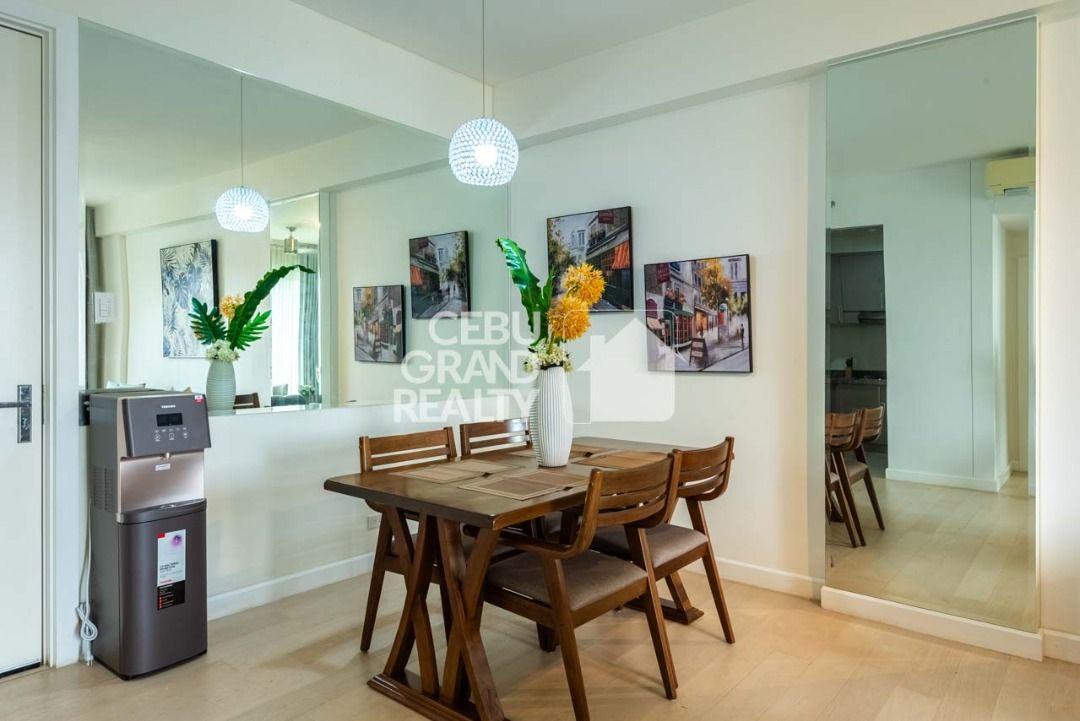 Curated visual reference: Picture Idea: Elegant Luxury Condo With Spacious Living Area In 32 Sanson