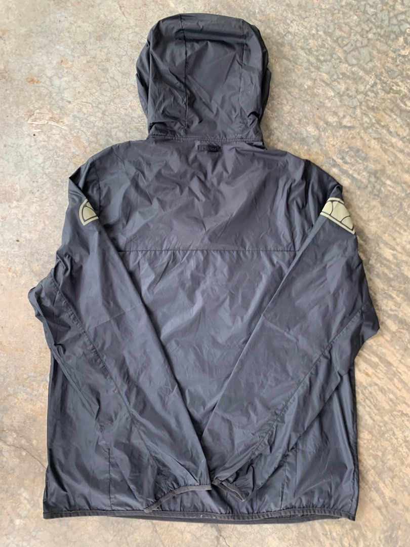 ellesse ion overhead reflective logo halfzipper anorak windbreaker Men s Fashion Coats Jackets and Outerwear on Carousell