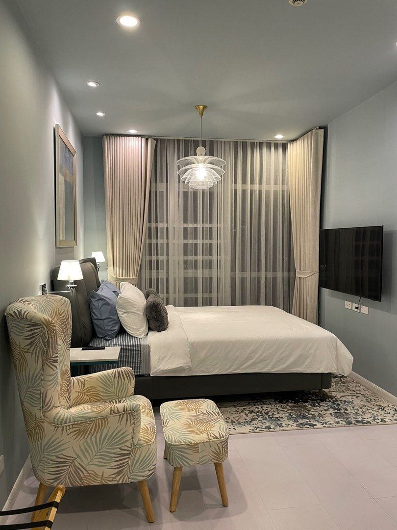 Monthly and Short Term Rental. (Category: Apartments & Condos) located in Manila. Submitted by ManilaFortRealty (Listing ID 1326016891, Image 3). Description: For rent 3 bedroom with maids. 3 toilet plus maid room. 125 sqm. in blue sapphire with parking. Price is negotiable Including utilities and internet And once a week cleaning capacity of 6 persons only For more details please dm me..