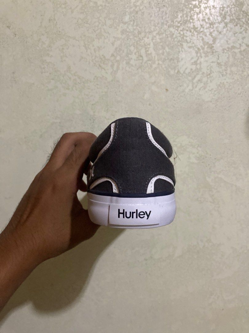 Hurley Arlo Slip 8 Mens (Category: Casual Shoes) located in Caloocan City. Submitted by rtzxcvbn (Listing ID 1326091577, Image 2). Description: no box, just shoes. never been worn outside, sinukat lang. almost brand new. size 8 mens. hurley. batangas area. rfs : wrong size. nakatambak lang.