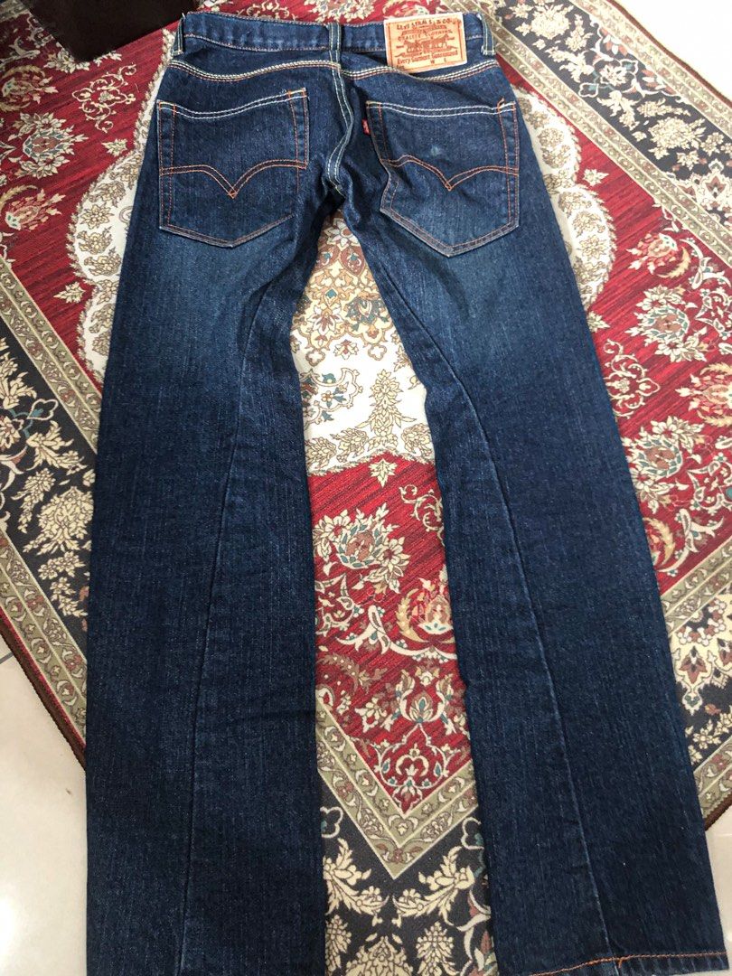 JEANS LEVIS (Category: Jeans) located in Klang. Submitted by locksell (Listing ID 1326052607, Image 2). Description: JEANS LEVIS WOMEN SIZE 26 PANJANG 36 CONDITION 9/10 RM40 BERMINAT PM.